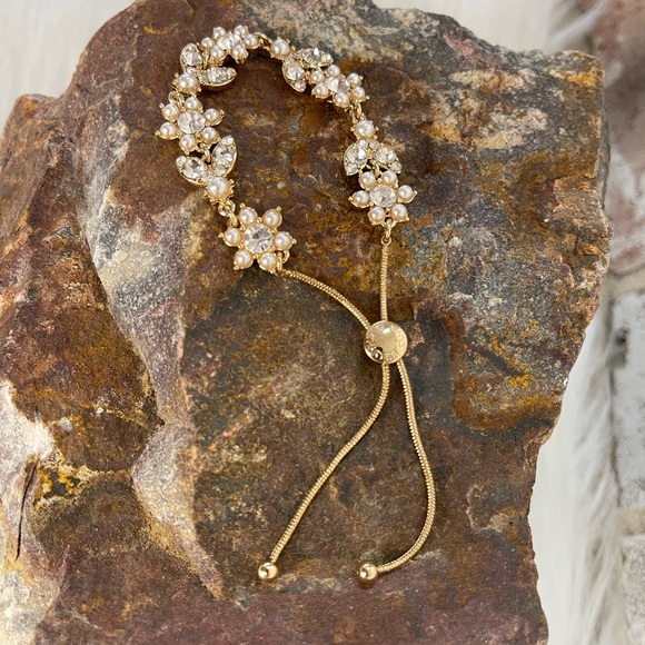 Gold-Tone Crystal & Imitation Pearl
Flower Slider Bracelet - Picture 4 of 12